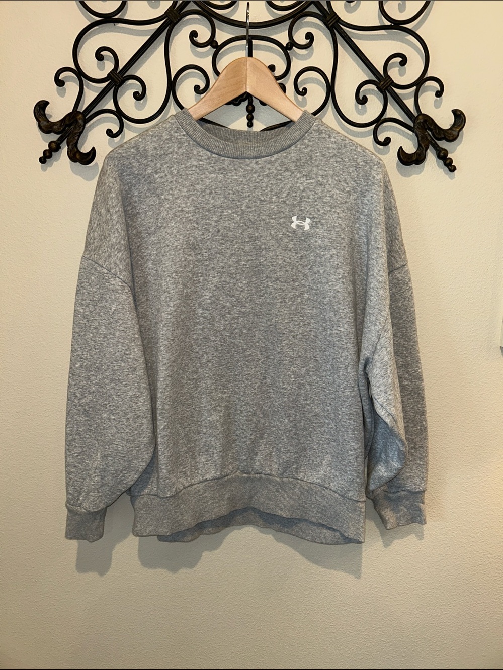 UNDER ARMOUR WOMENS OVERSIZED CREWNECK SIZE SMALL